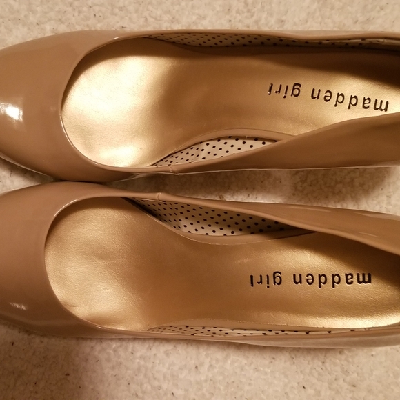 Beige pumps - Picture 2 of 3